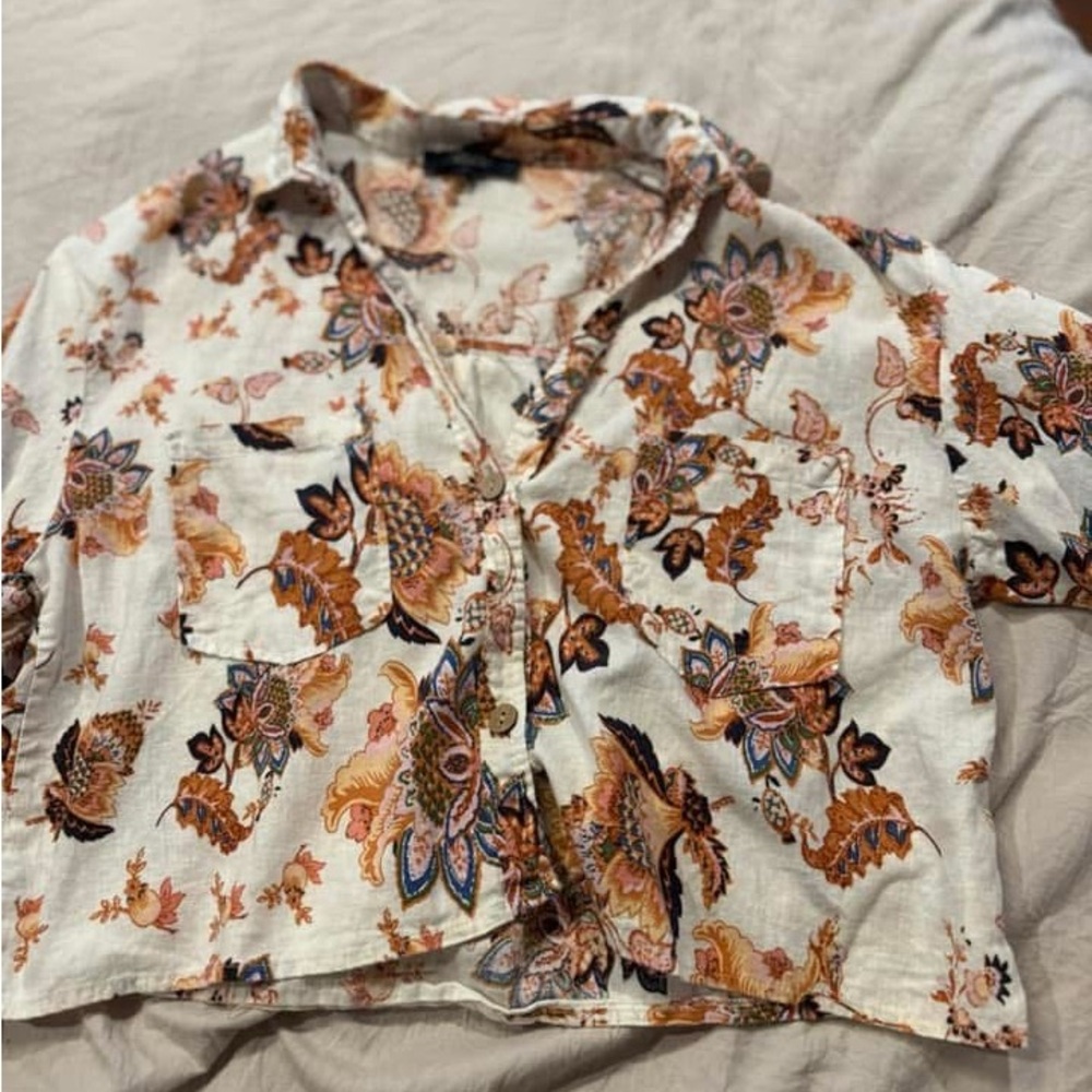 Floral colored top size medium